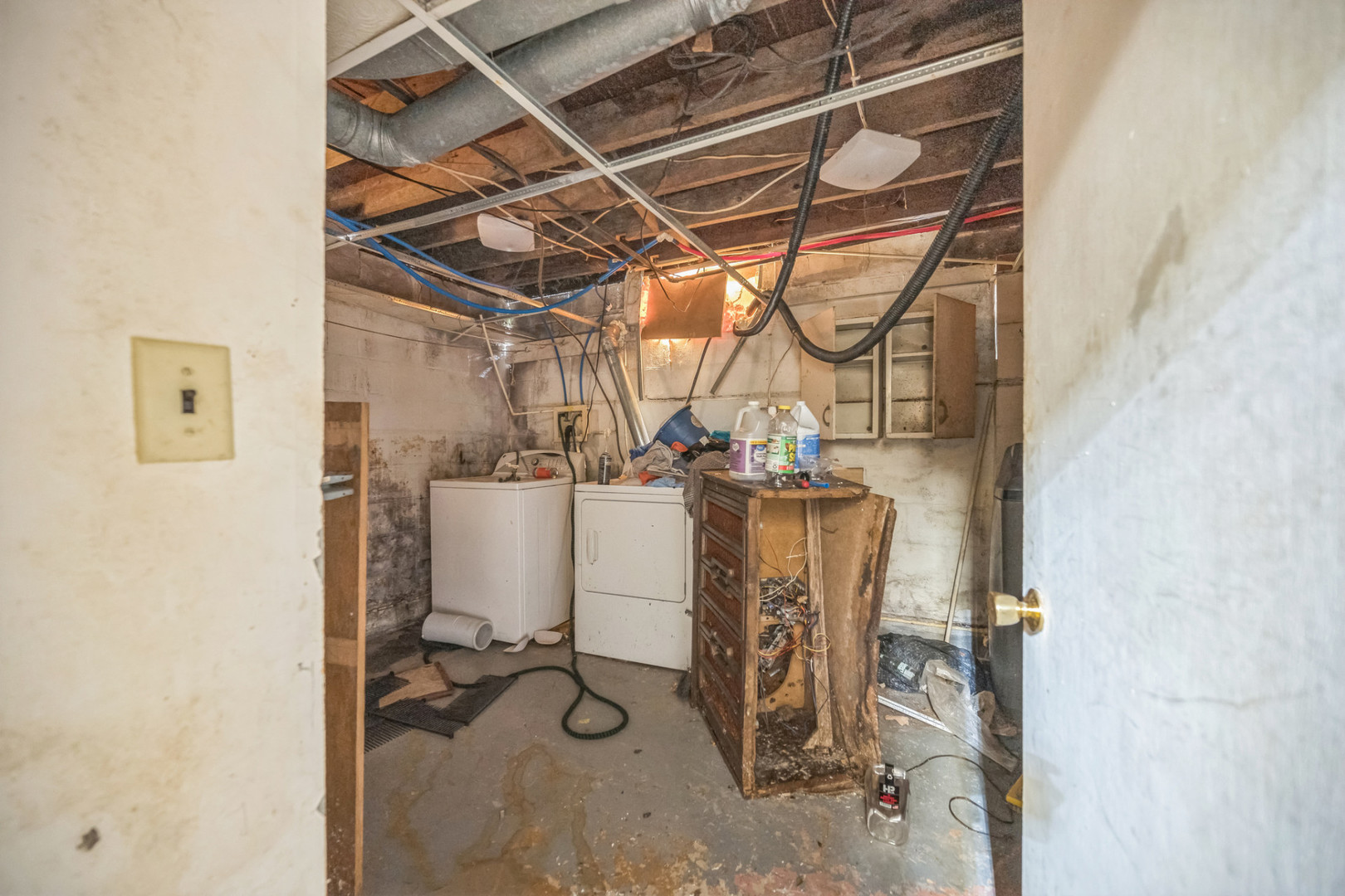230 West Garfield Avenue Decatur, IL 62526 - Photo 30 of 34 a utility room with dryer and washer