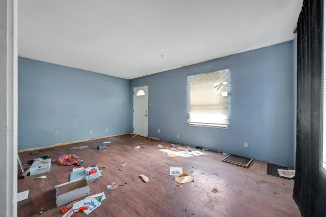 $26,000 | 230 West Garfield Avenue, Decatur, IL 62526