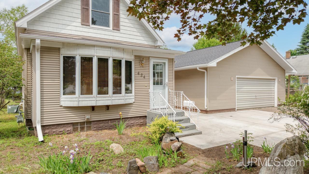 424 Maple Street Kingsford, MI 49802 - Photo 1 of 37