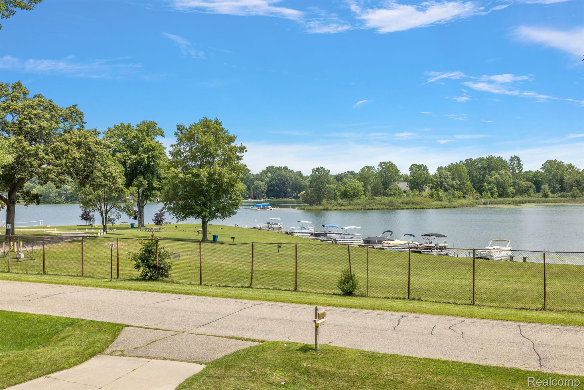 176 Crescent Road Waterford, MI 48327 - Photo 39 of 61 Docking