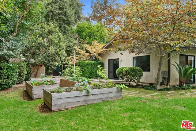 a view of a house with backyard and sitting area