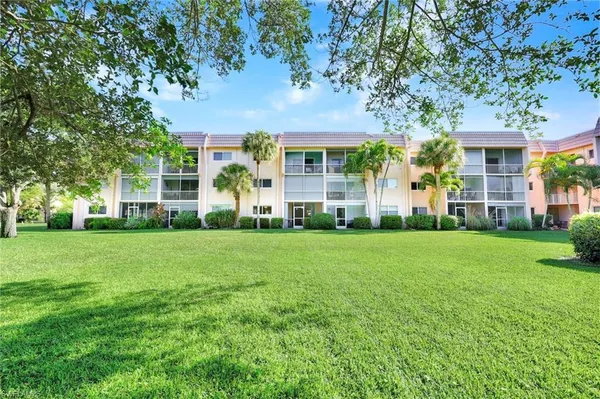$2,395 | 100 Forest Lakes Boulevard, Unit 110, Naples, FL 34105