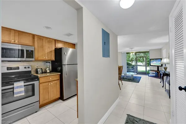 $2,395 | 100 Forest Lakes Boulevard, Unit 110, Naples, FL 34105