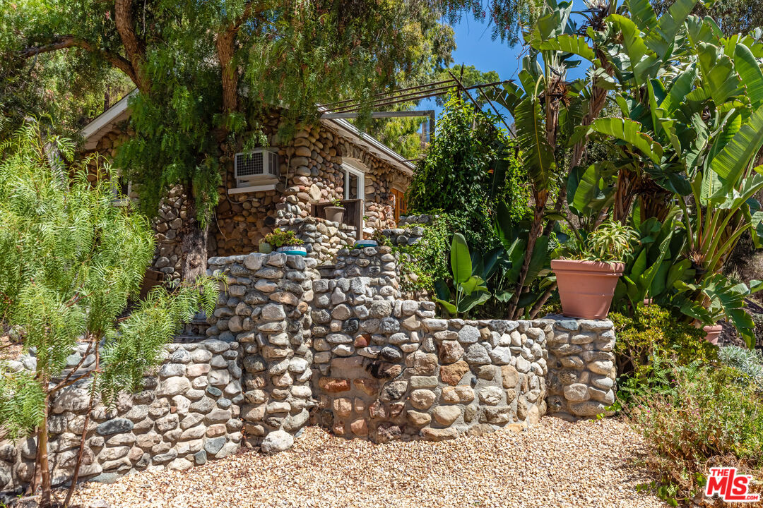 2961 Gorge Road Malibu, CA 90265 - Photo 10 of 58 Gallery Image 10