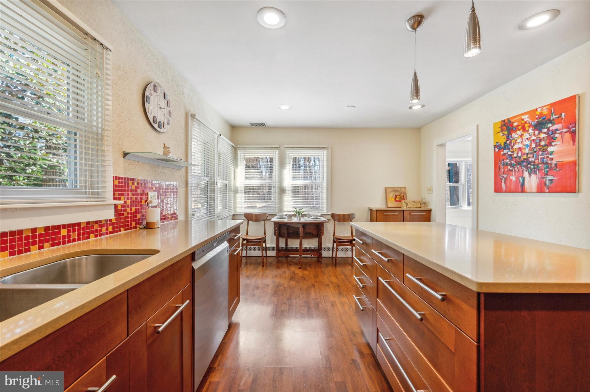 700 Pine Ridge Road Media, PA 19063 - Photo 12 of 37 Eat in kitchen with wooded view