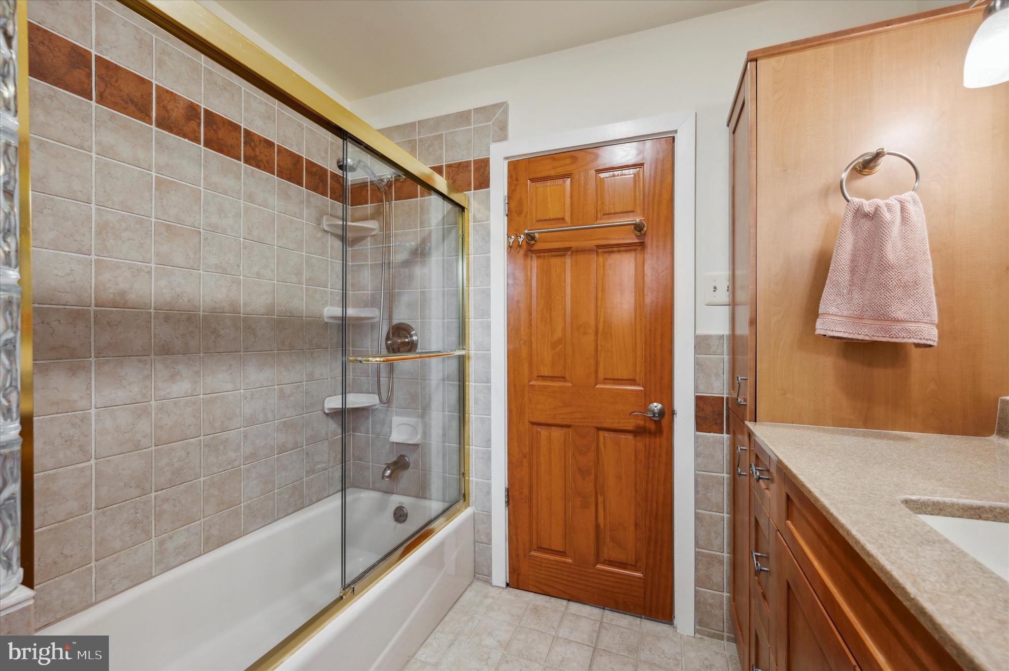 700 Pine Ridge Road Media, PA 19063 - Photo 17 of 37 Main floor hall bath view 2