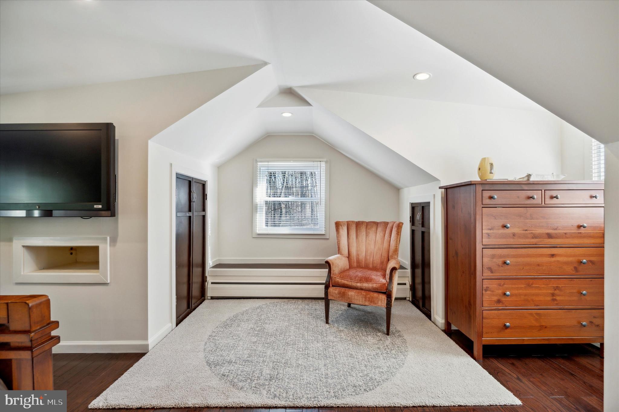 700 Pine Ridge Road Media, PA 19063 - Photo 19 of 37 Seating area in primary suite