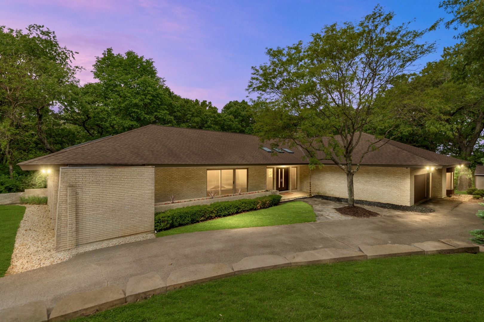 4 Far Hills Road Barrington Hills, IL 60010 - Photo 1 of 79