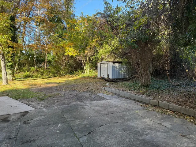 $665,000 | 2760 Locust Avenue, Ronkonkoma, NY 11779