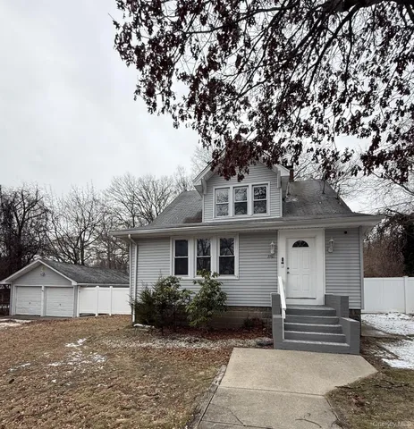 $665,000 | 2760 Locust Avenue, Ronkonkoma, NY 11779