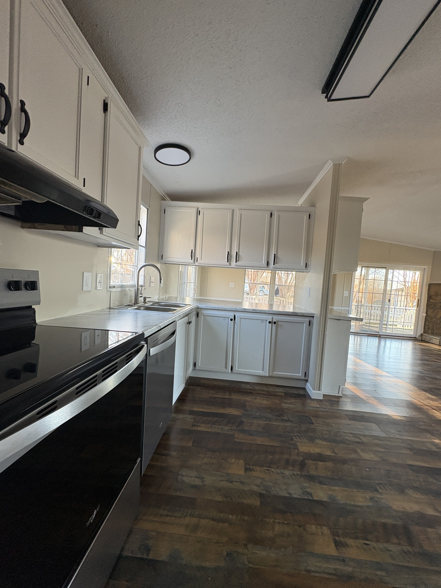 298 Leonard Jackson Road Waynesboro, TN 38485 - Photo 20 of 100 a kitchen with granite countertop a stove and cabinets