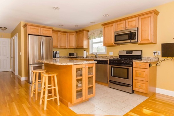 331 Mendall Road Acushnet, MA 02743 - Photo 10 of 27
