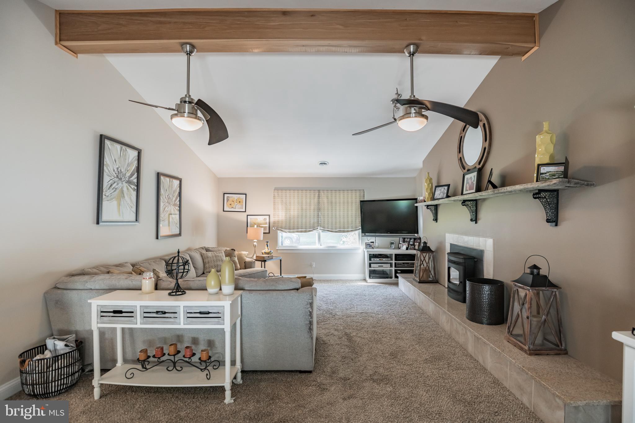 3695 Nile Road Davidsonville, MD 21035 - Photo 11 of 32 Great Room with Vaulted Ceilings