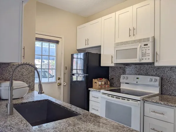 $1,595 | 7575 Cambridge Street, Unit 2901, Houston, TX 77054