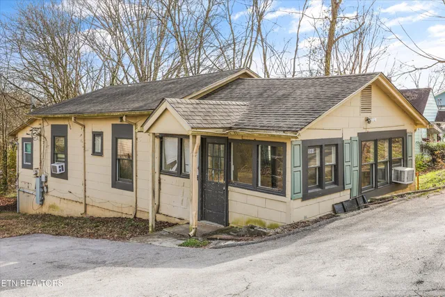 $200,000 | 1080 Baker Avenue, Knoxville, TN 37920