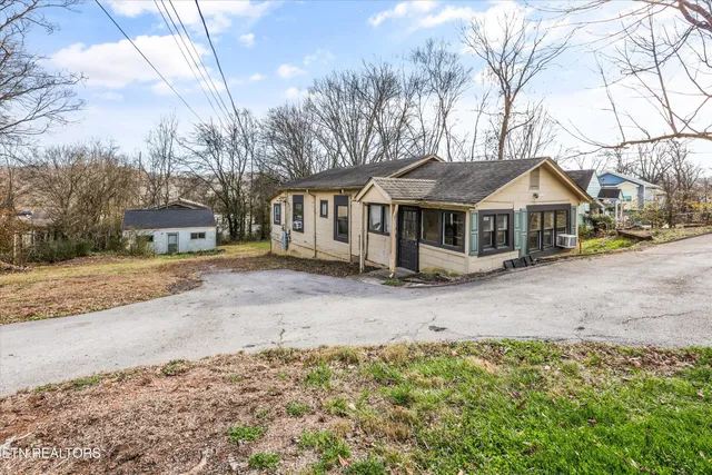$200,000 | 1080 Baker Avenue, Knoxville, TN 37920