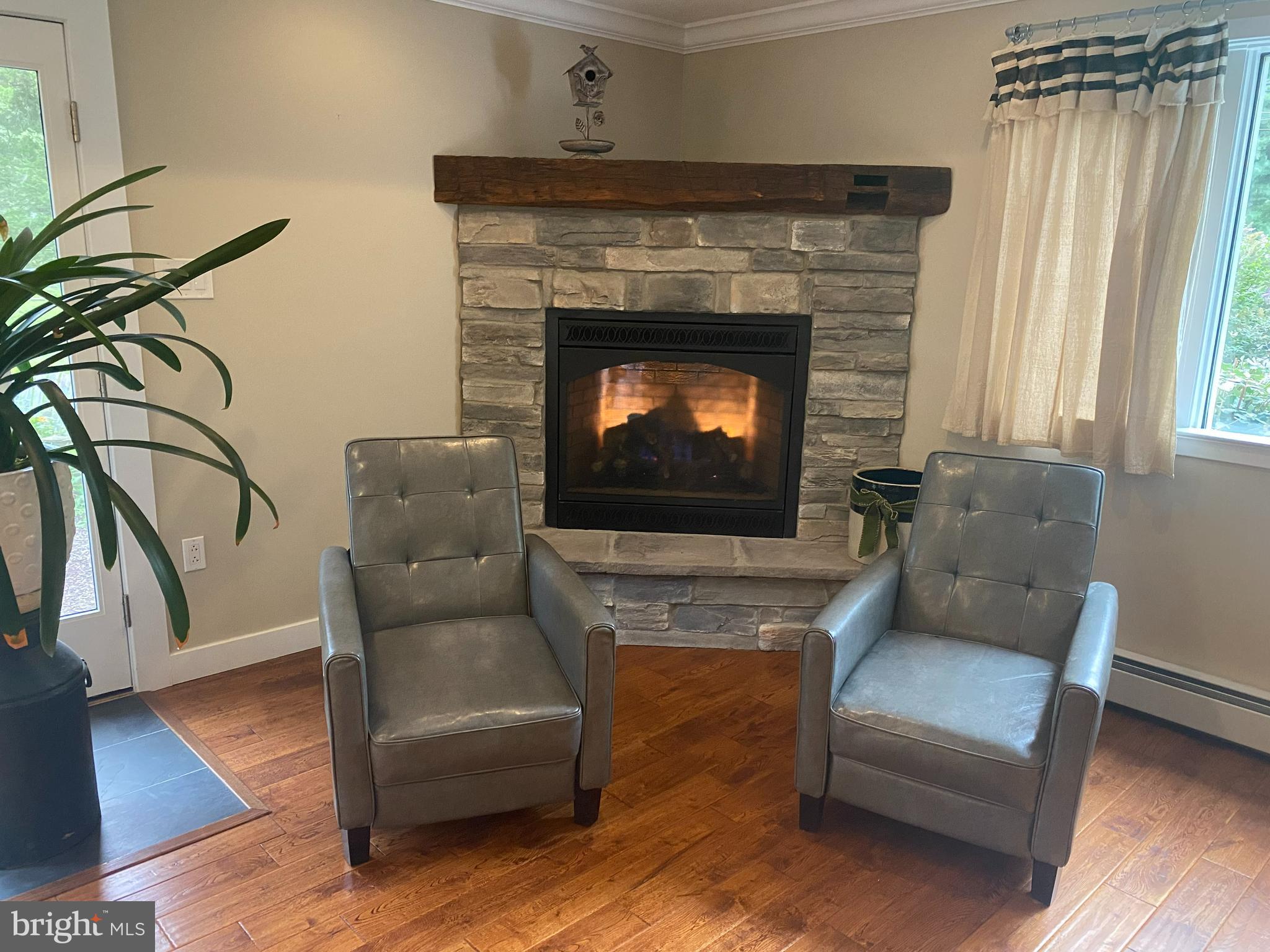 3710 Heaton Road Huntingdon Valley, PA 19006 - Photo 9 of 37 Gas fireplace