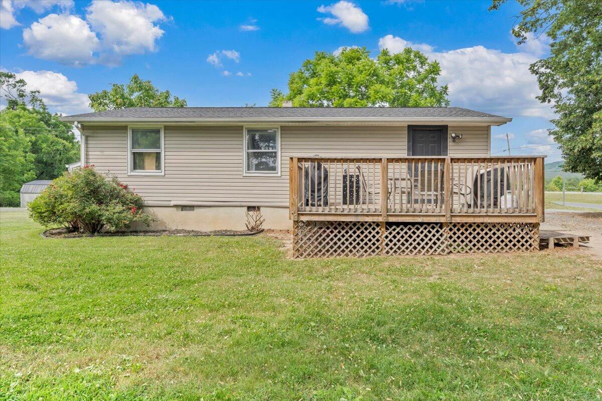 1383 Colonial Road Blue Ridge, VA 24064 - Photo 1 of 17 01-MIB03109-R5