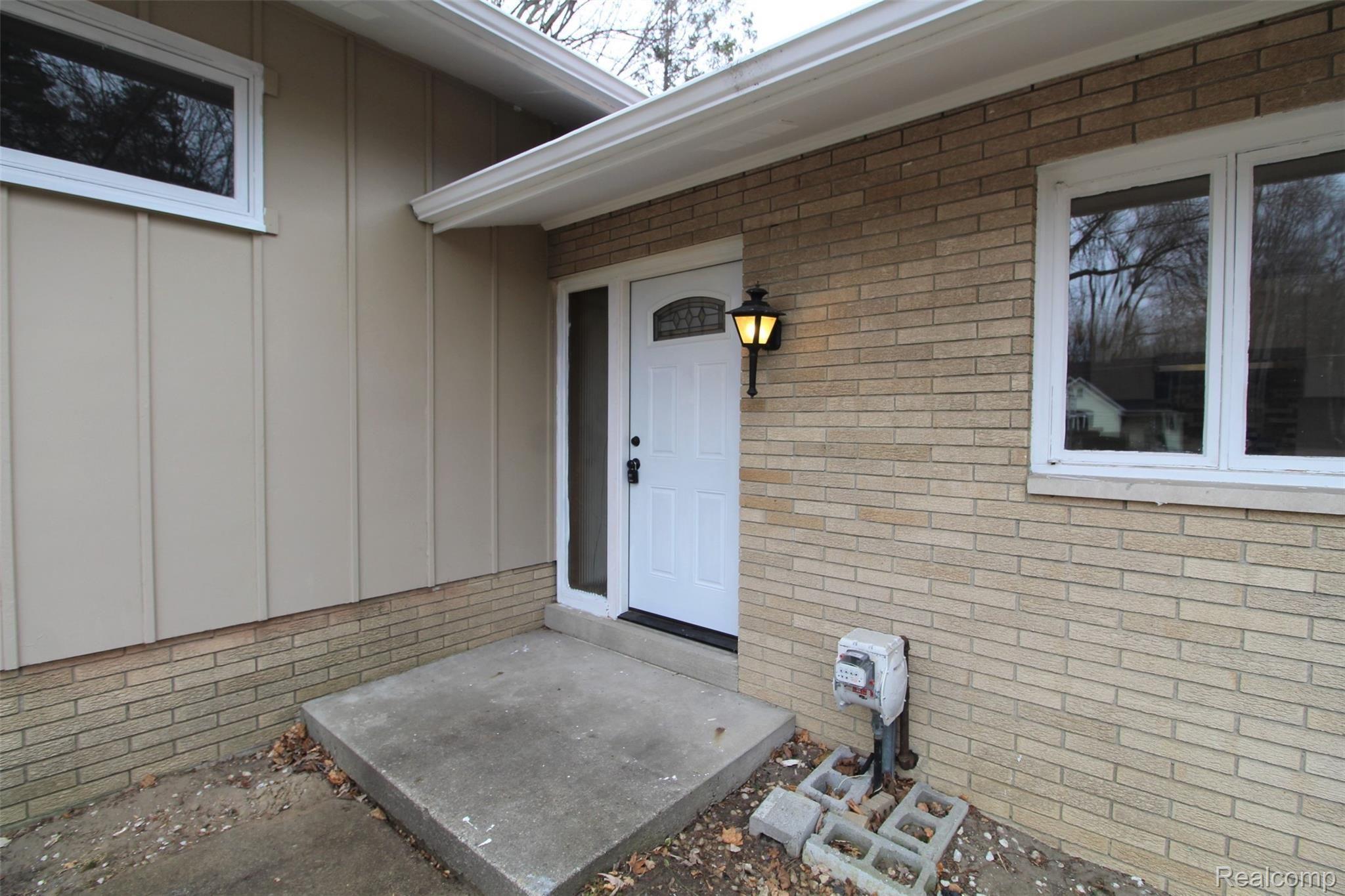4241 Baker Road Bridgeport, MI 48722 - Photo 2 of 29 IMG_0863.JPG