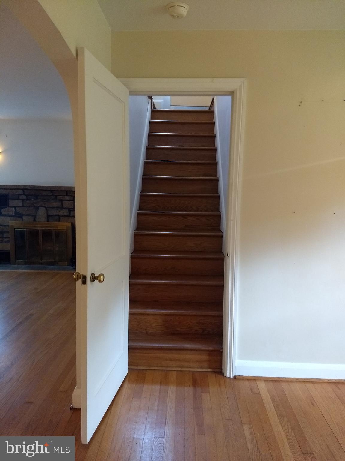10207 Liberty Road Randallstown, MD 21133 - Photo 19 of 30 Staircase