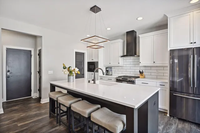 $1,069,900 | 1571 Blue Bird Lane, Mound, MN 55364