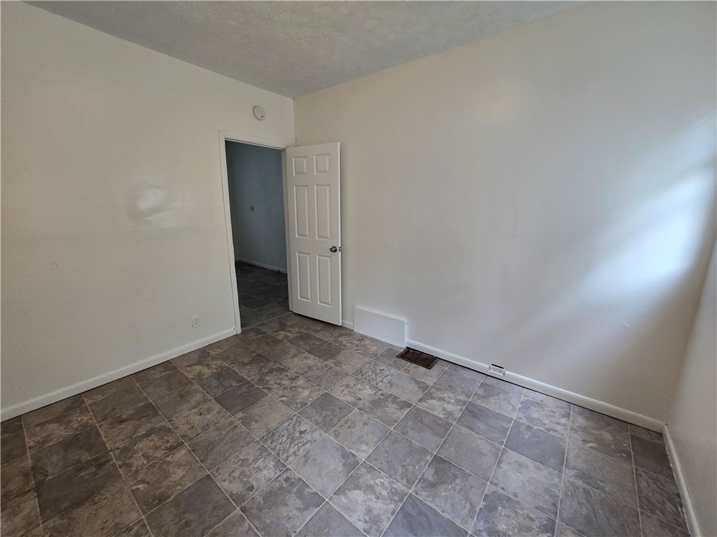 142 Delamaine Drive Rochester, NY 14621 - Photo 3 of 14 Gallery Image 3