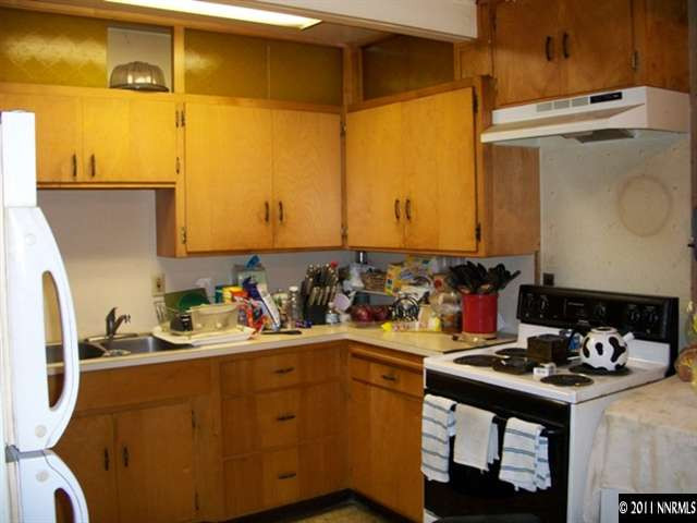 375 Denslowe Drive Reno, NV 89512 - Photo 2 of 3 Photo 2