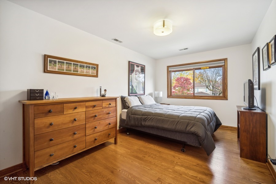 3933 Raintree Lane Northbrook, IL 60062 - Photo 21 of 35 Gallery Image 21