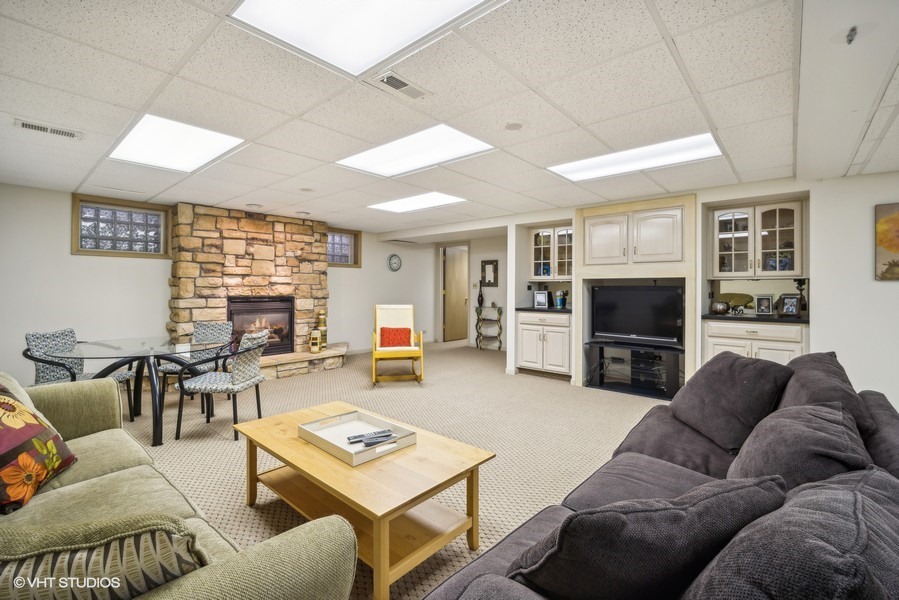 3933 Raintree Lane Northbrook, IL 60062 - Photo 27 of 35 Gallery Image 27