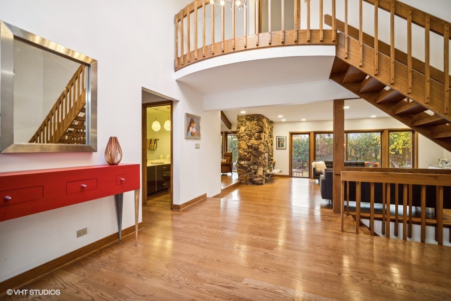 3933 Raintree Lane Northbrook, IL 60062 - Photo 3 of 35 Gallery Image 3