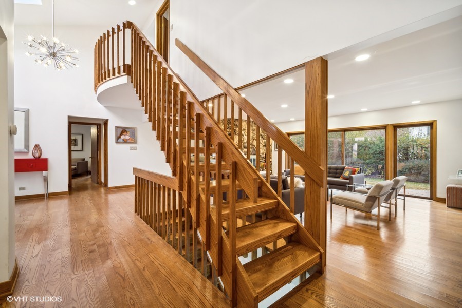 3933 Raintree Lane Northbrook, IL 60062 - Photo 4 of 35 Gallery Image 4