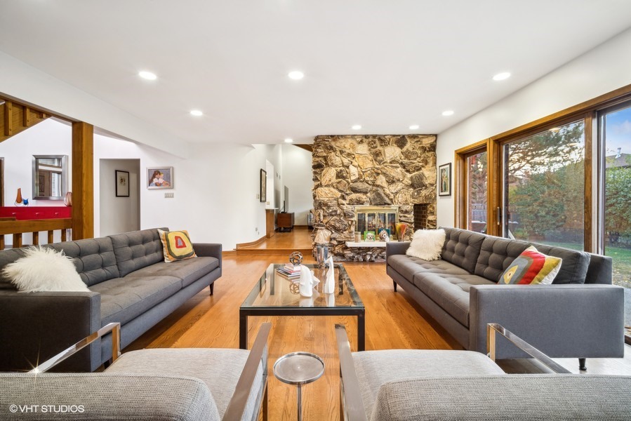 3933 Raintree Lane Northbrook, IL 60062 - Photo 6 of 35 Gallery Image 6