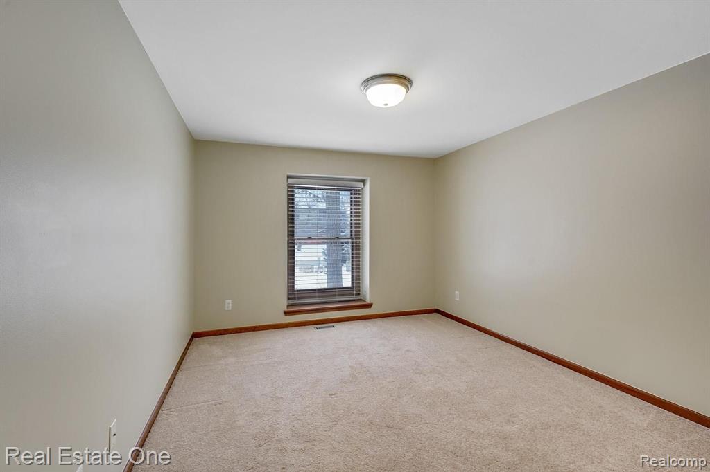 887 Woodridge Court Rochester, MI 48307 - Photo 37 of 39