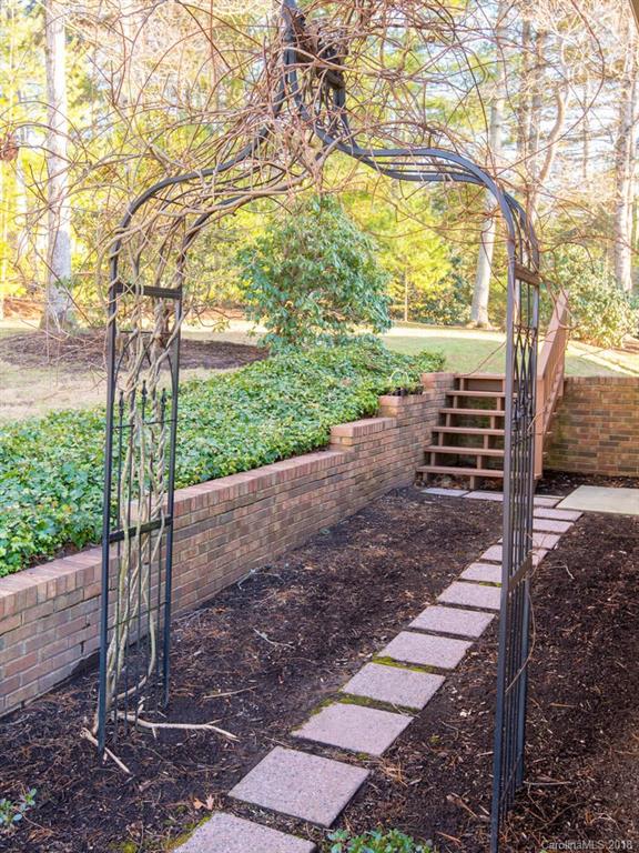 301 Cove Loop Road, Unit 6 05 Hendersonville, NC 28739 - Photo 4 of 30 Gallery Image 4