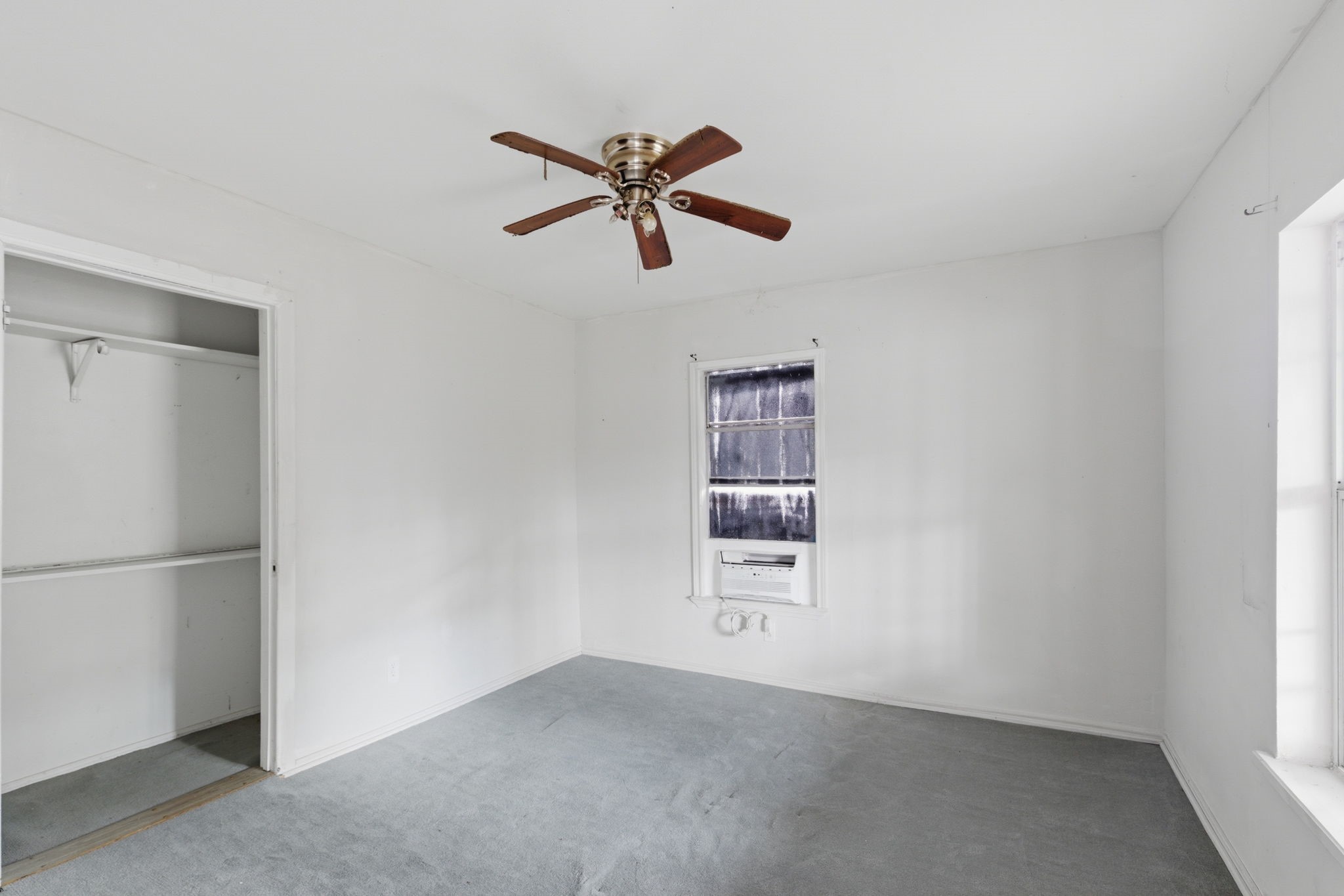 2423 Chamberlain Street Houston, TX 77093 - Photo 9 of 14 a view of a livingroom with a ceiling fan and window