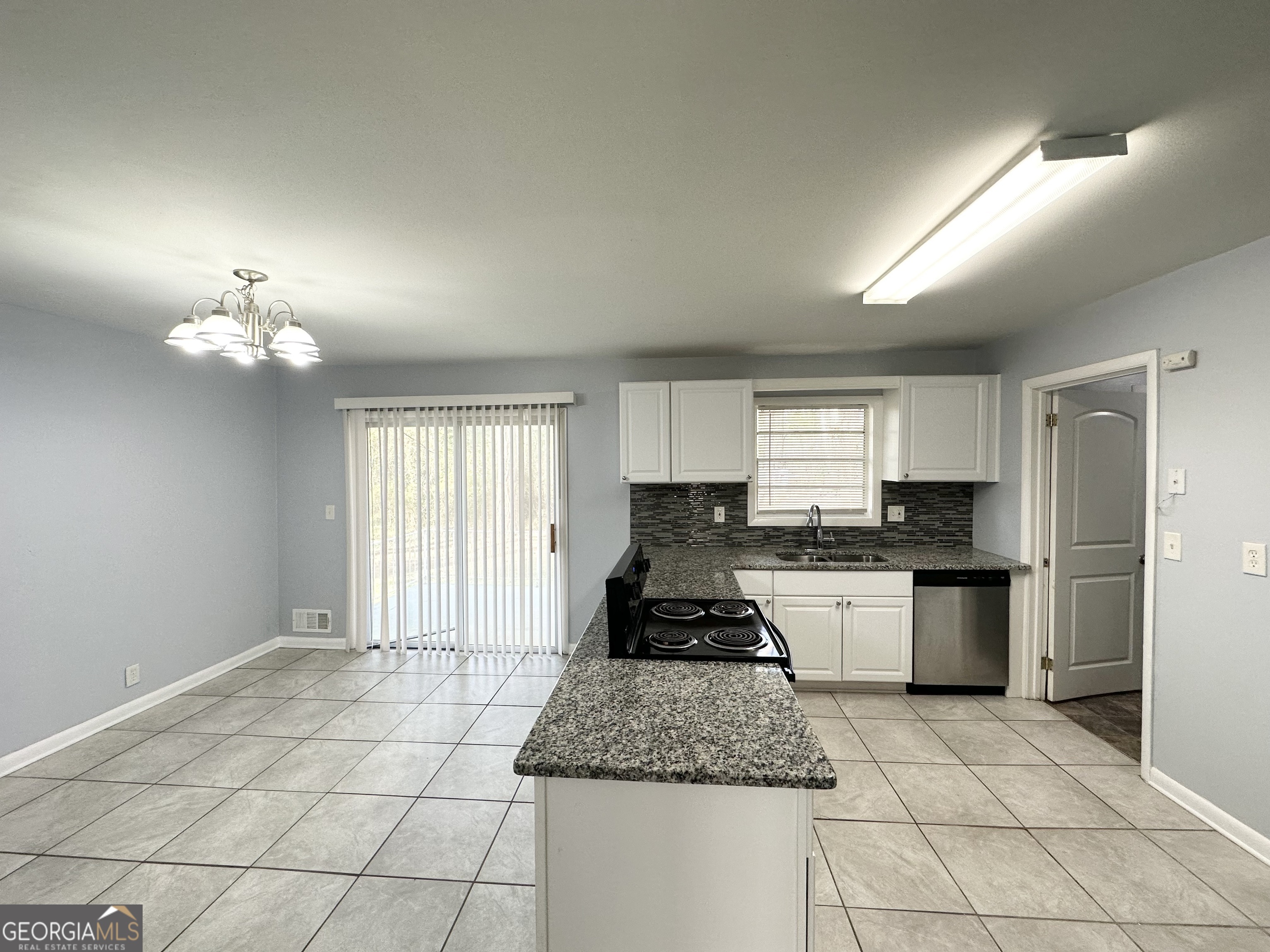 2087 John Wesley Court Decatur, GA 30035 - Photo 5 of 20