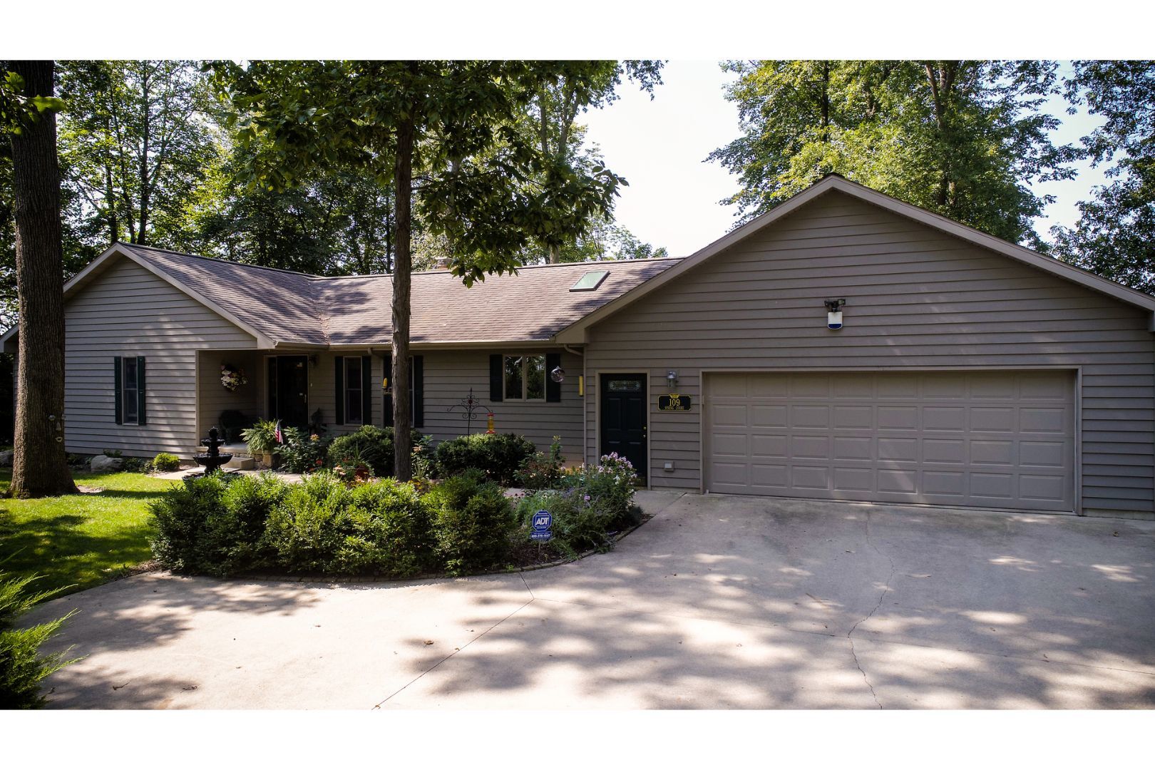 109 Spring Court Sheldon, IL 60966 - Photo 3 of 39