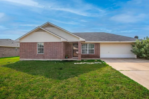 $235,000 | 212 Broken Arrow Drive, Lacy-Lakeview, TX 76705