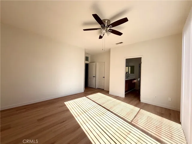 a view of a livingroom with a workspace