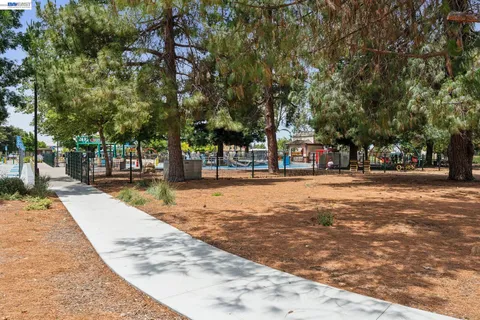 $499,000 | 26 Raintree Court, Unit 30, Hayward, CA 94544