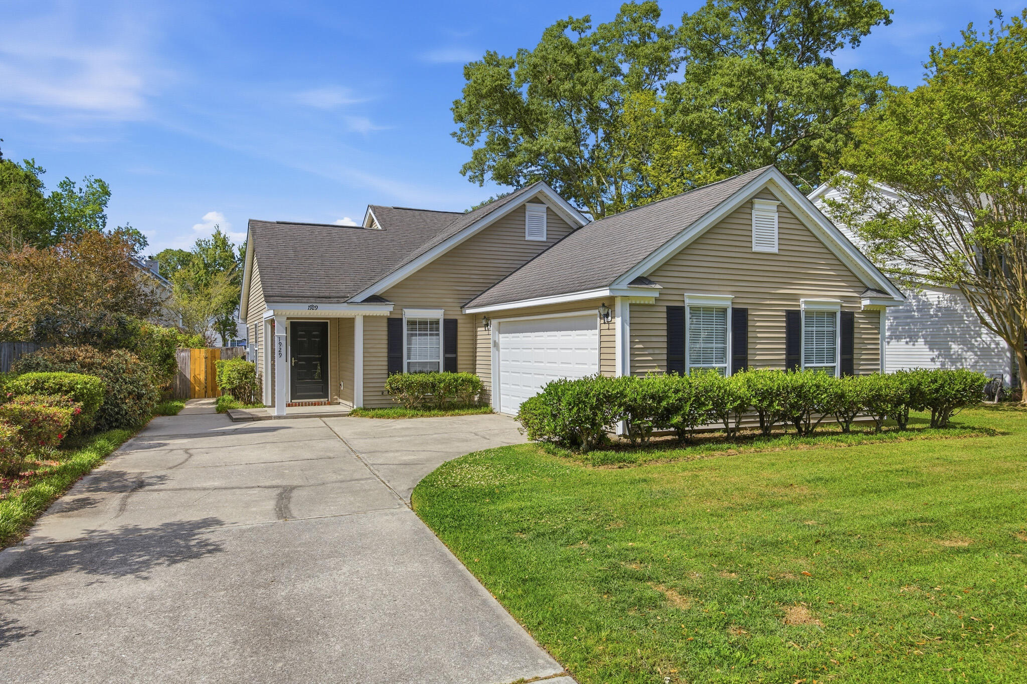 1929 Treebark Drive Charleston, SC 29414 - Photo 2 of 28 01-1929_001