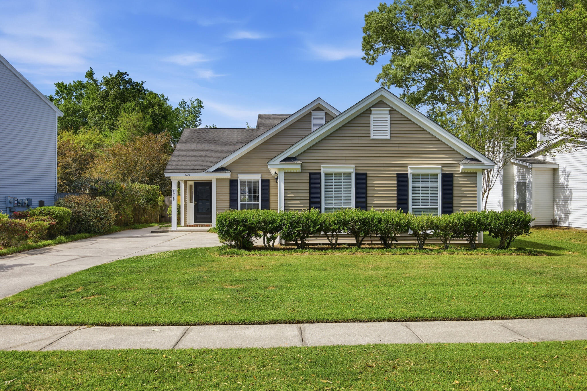 1929 Treebark Drive Charleston, SC 29414 - Photo 4 of 28 04-1929_004