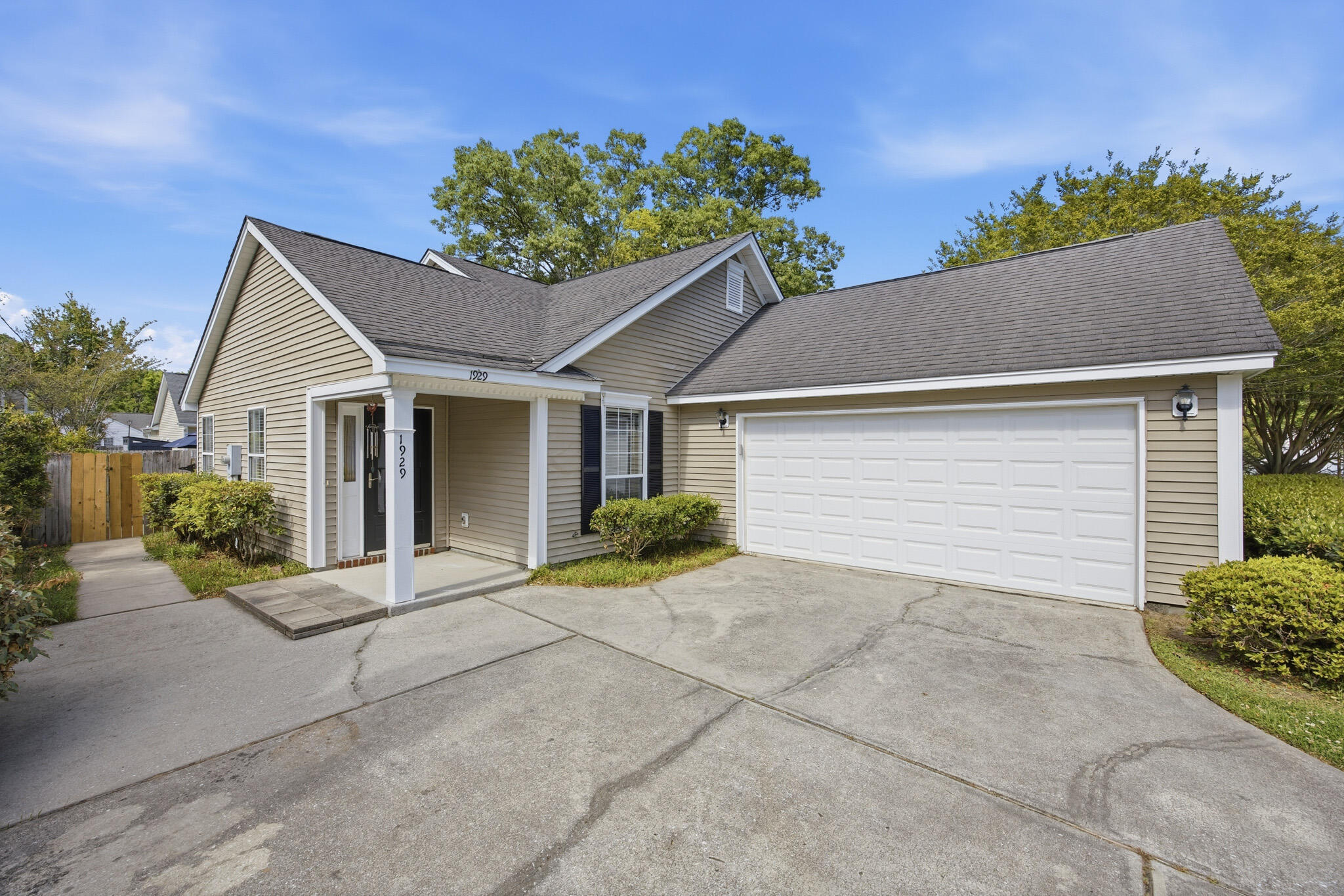 1929 Treebark Drive Charleston, SC 29414 - Photo 5 of 28 05-1929_005