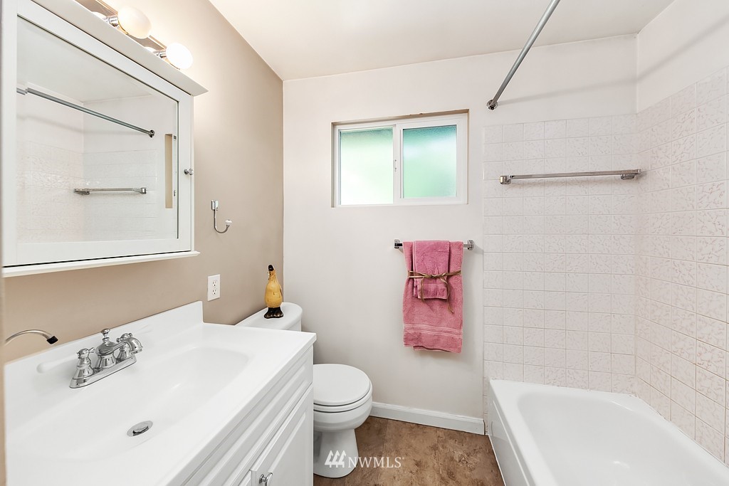 7335 Lake Alice Road Southeast Fall City, WA 98024 - Photo 11 of 25 Gallery Image 11