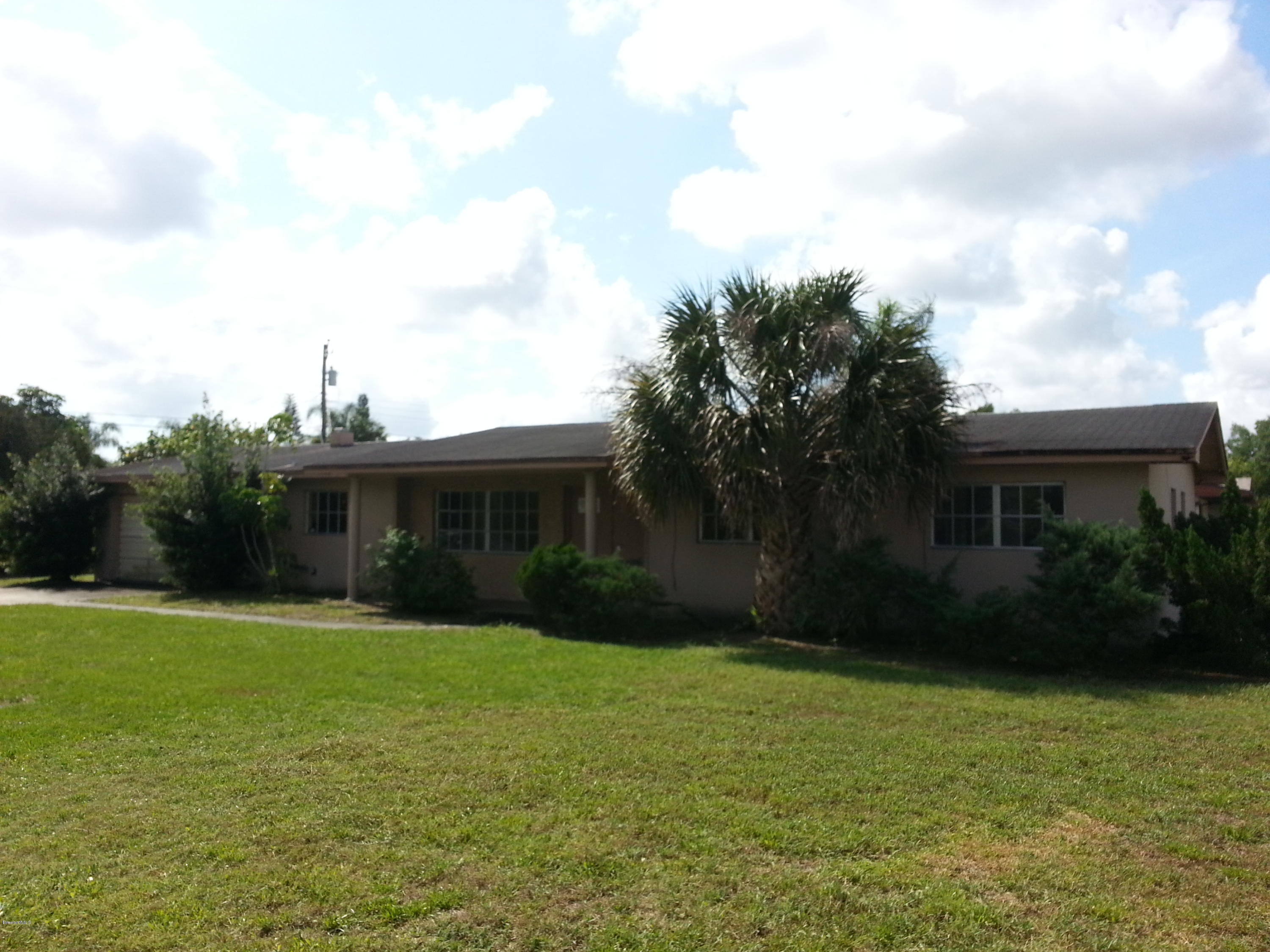 915 Hall Street Melbourne, FL 32901 - Photo 1 of 11 20150414_104324