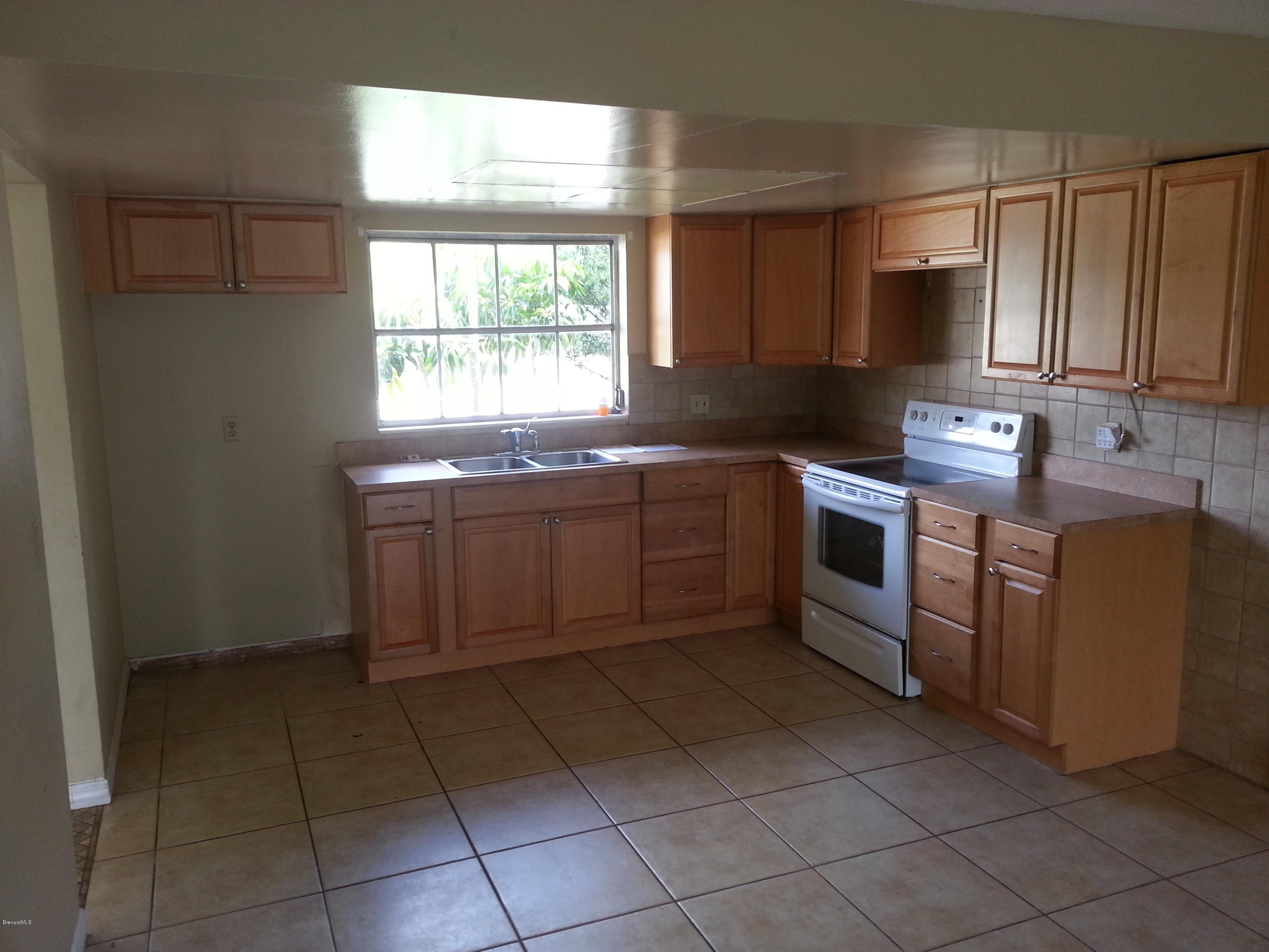 915 Hall Street Melbourne, FL 32901 - Photo 2 of 11 20150414_103828