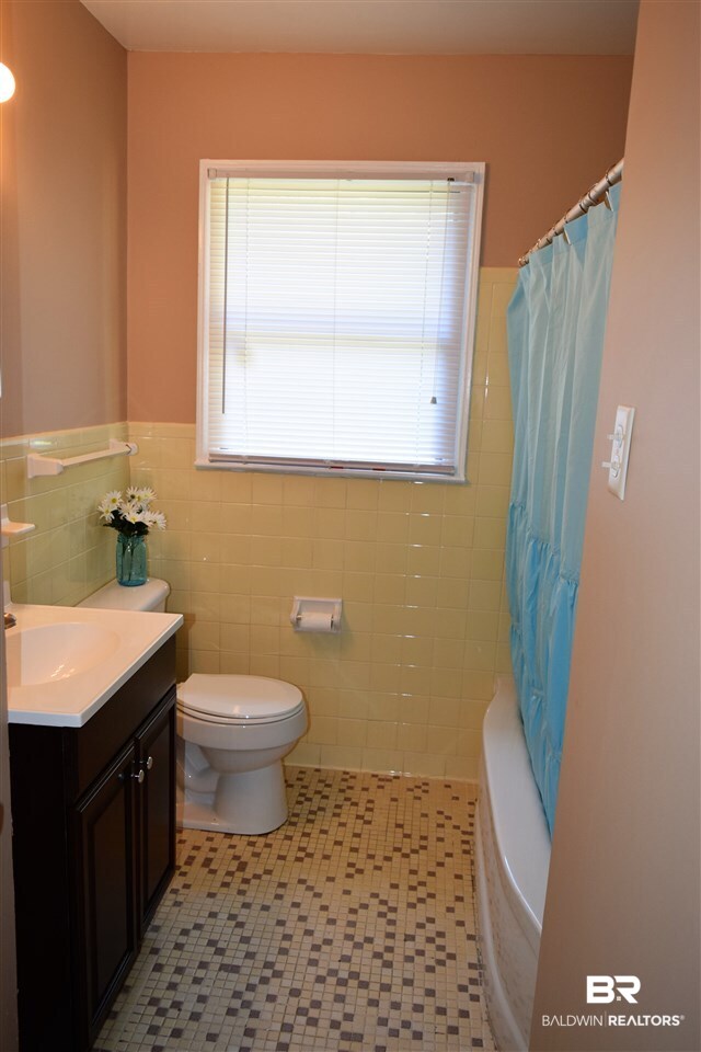 512 Holiday Avenue Mobile, AL 36611 - Photo 9 of 17