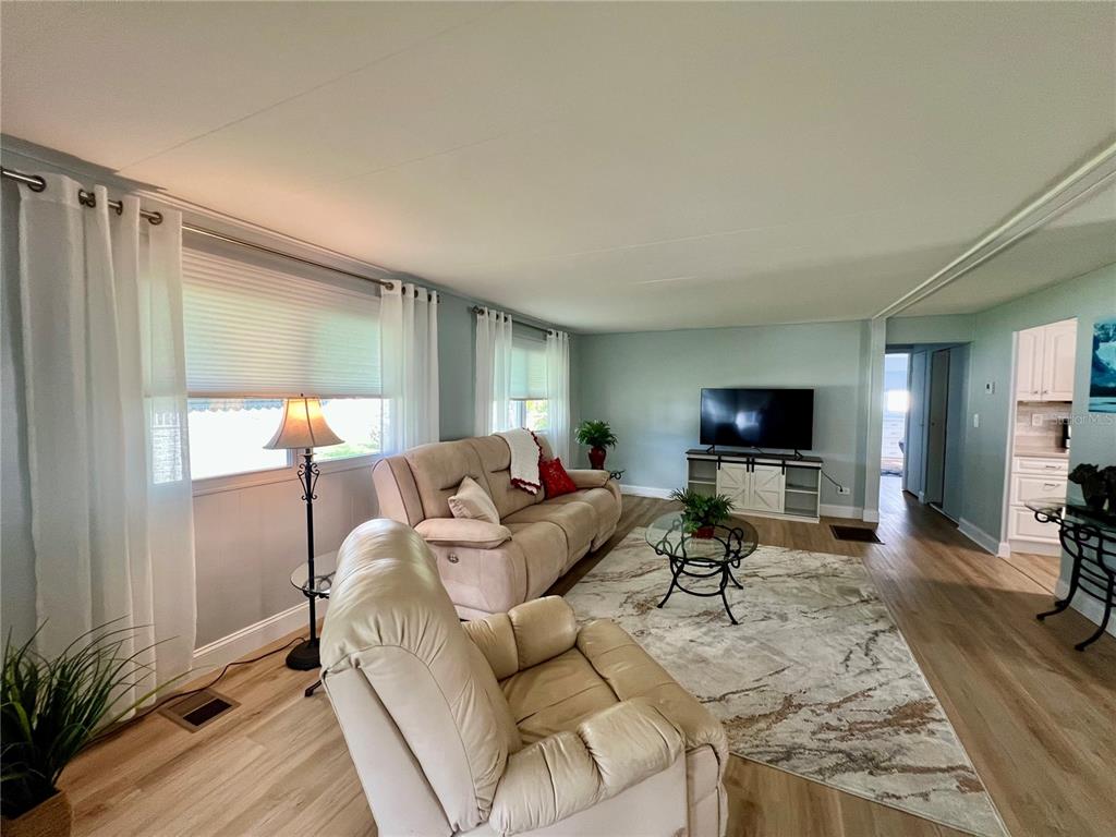 10399 67th Avenue North, Unit 86 St. Petersburg, FL 33708 - Photo 5 of 57