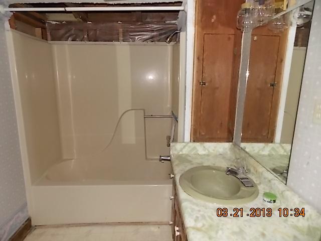 1074 Rutledge Ln. Lebanon, TN 37087 - Photo 10 of 13 Hall Bath