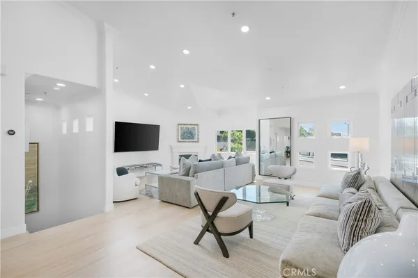 $2,695,000 | 401 Seaward Road, Unit 2, Corona del Mar, CA 92625